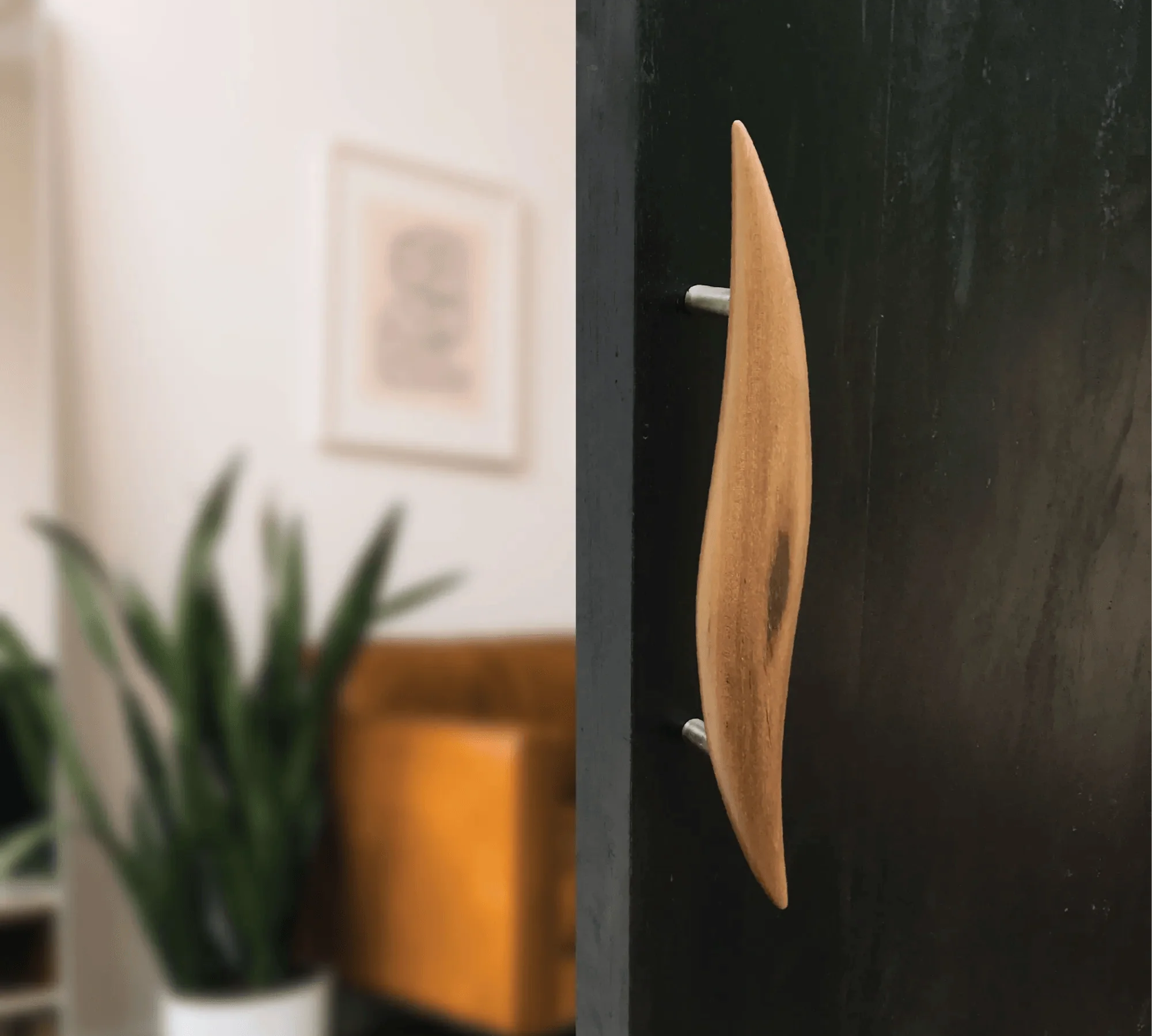 Elegant teak door handle by Wood Ceylon with a modern design for stylish interiors