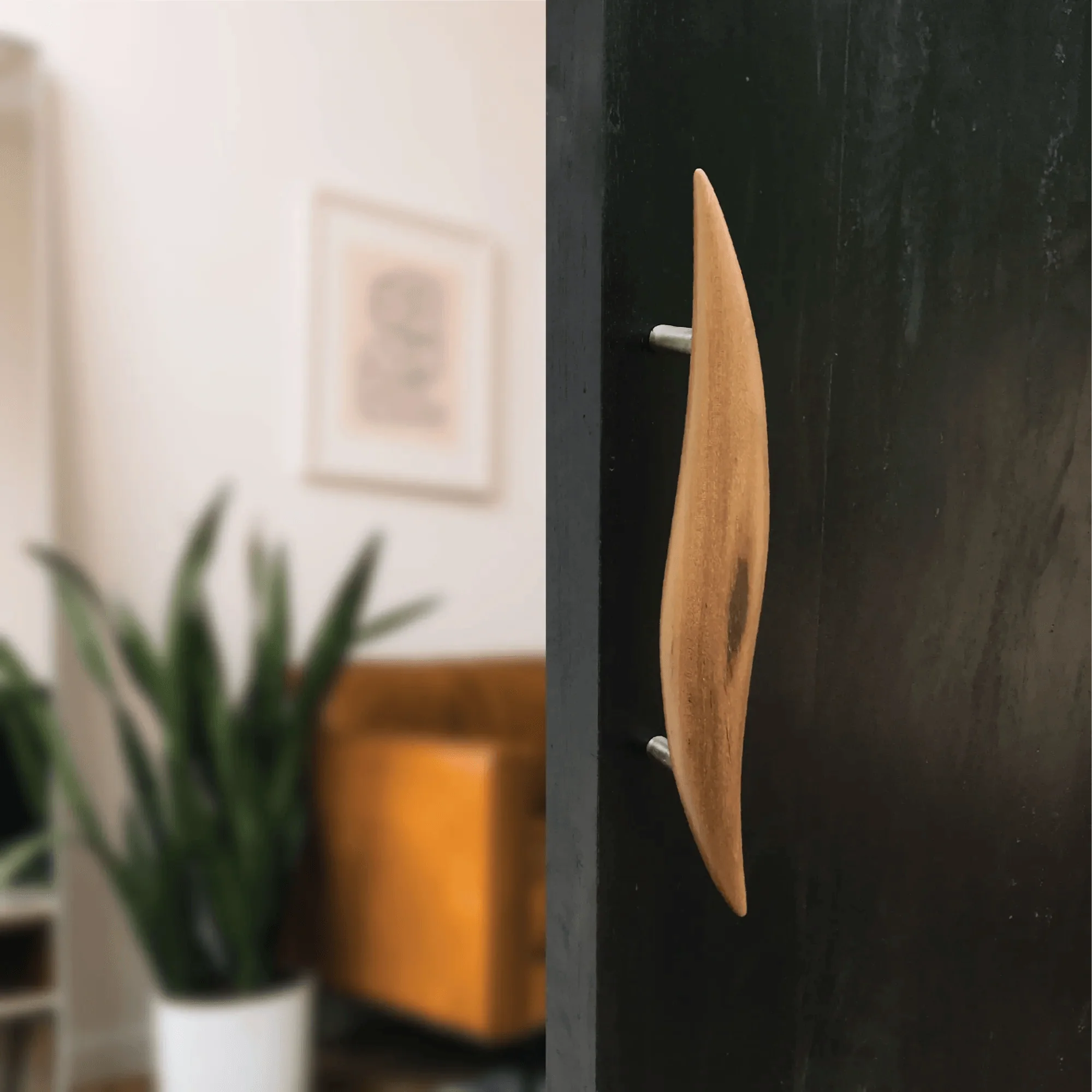 Elegant teak door handle by Wood Ceylon with a modern design for stylish interiors