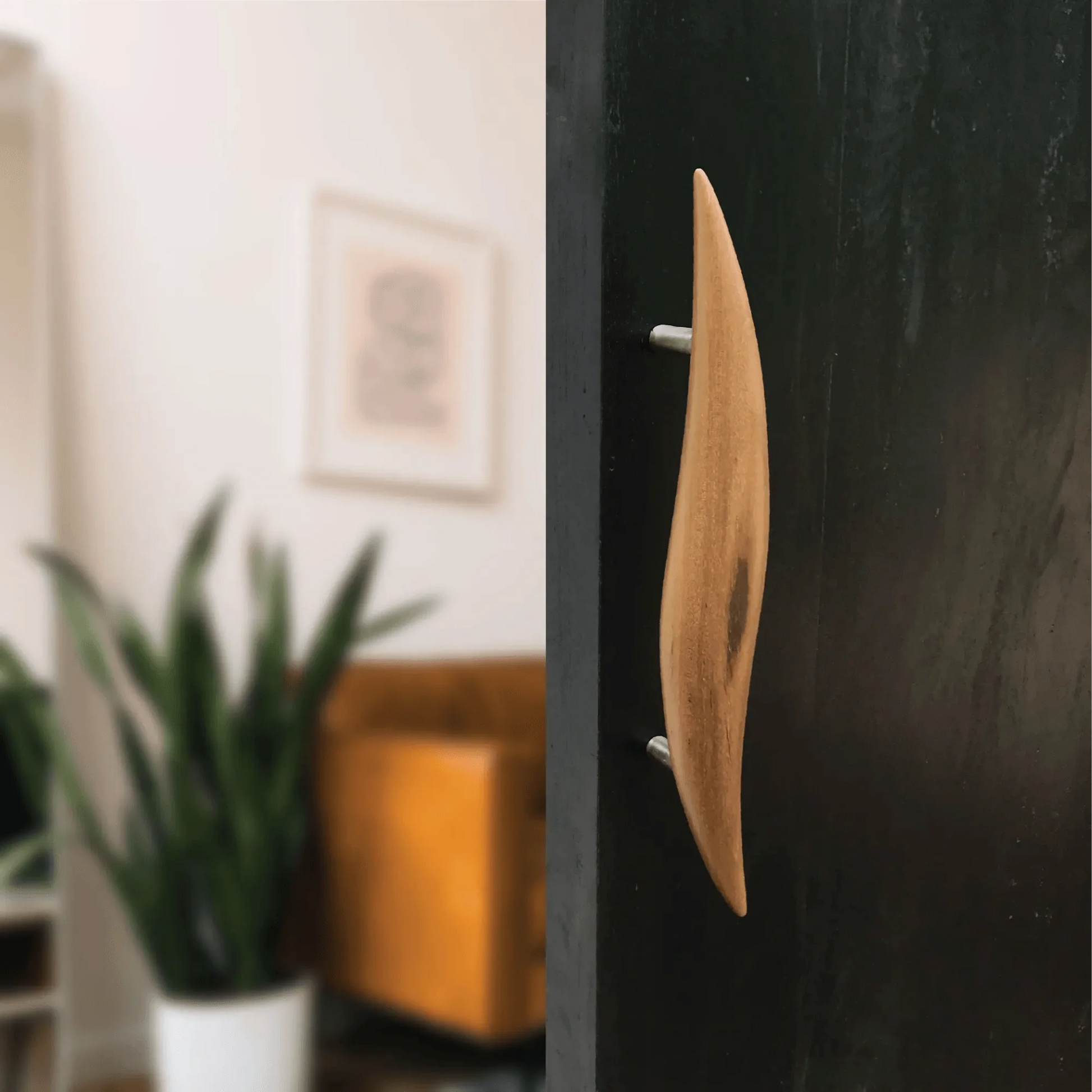 Elegant teak door handle by Wood Ceylon with a modern design for stylish interiors