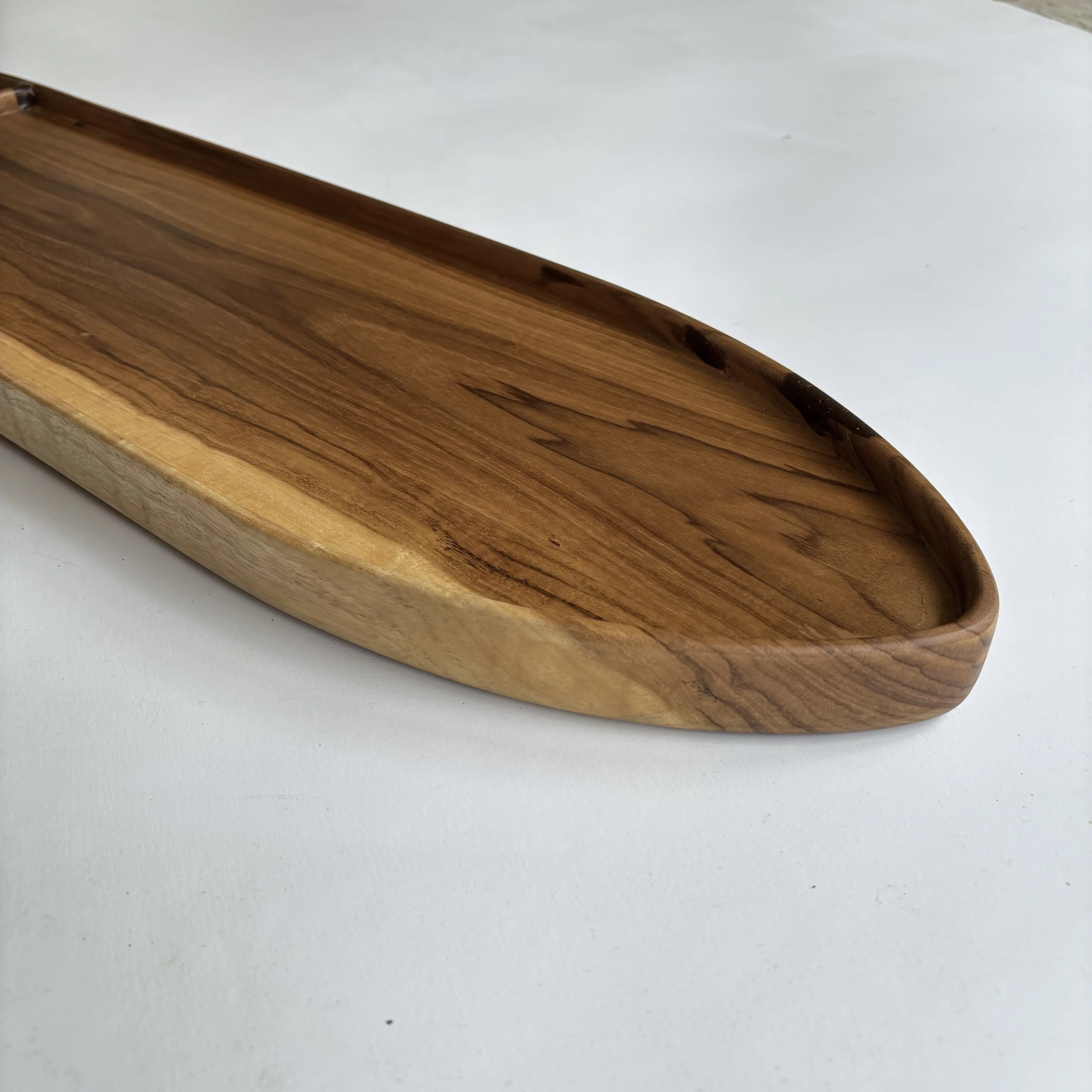 Smooth rounded edges of handcrafted teak bathroom tray — WoodCeylon