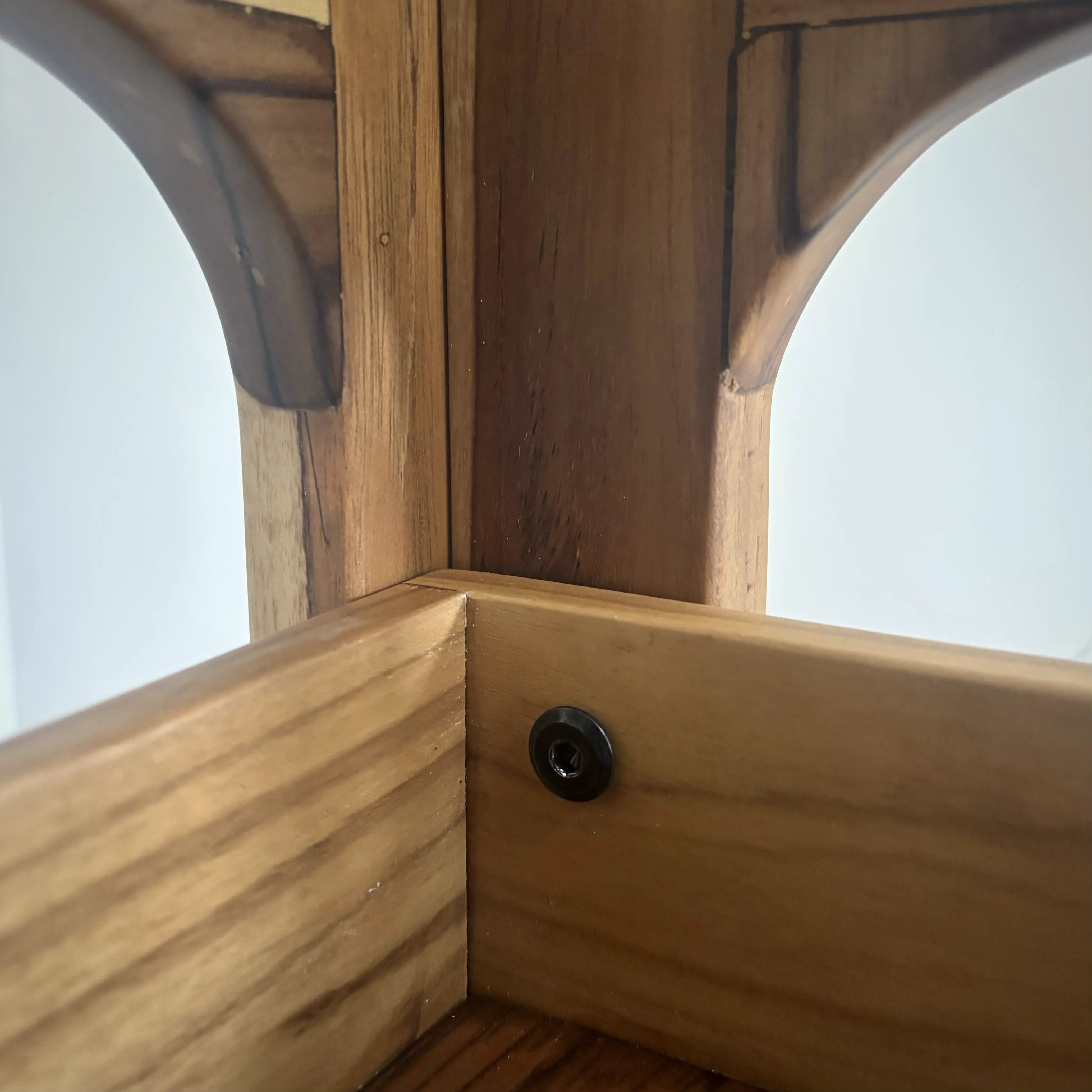 Wood Ceylon corner shelf showcasing the natural wood grain and sturdy construction