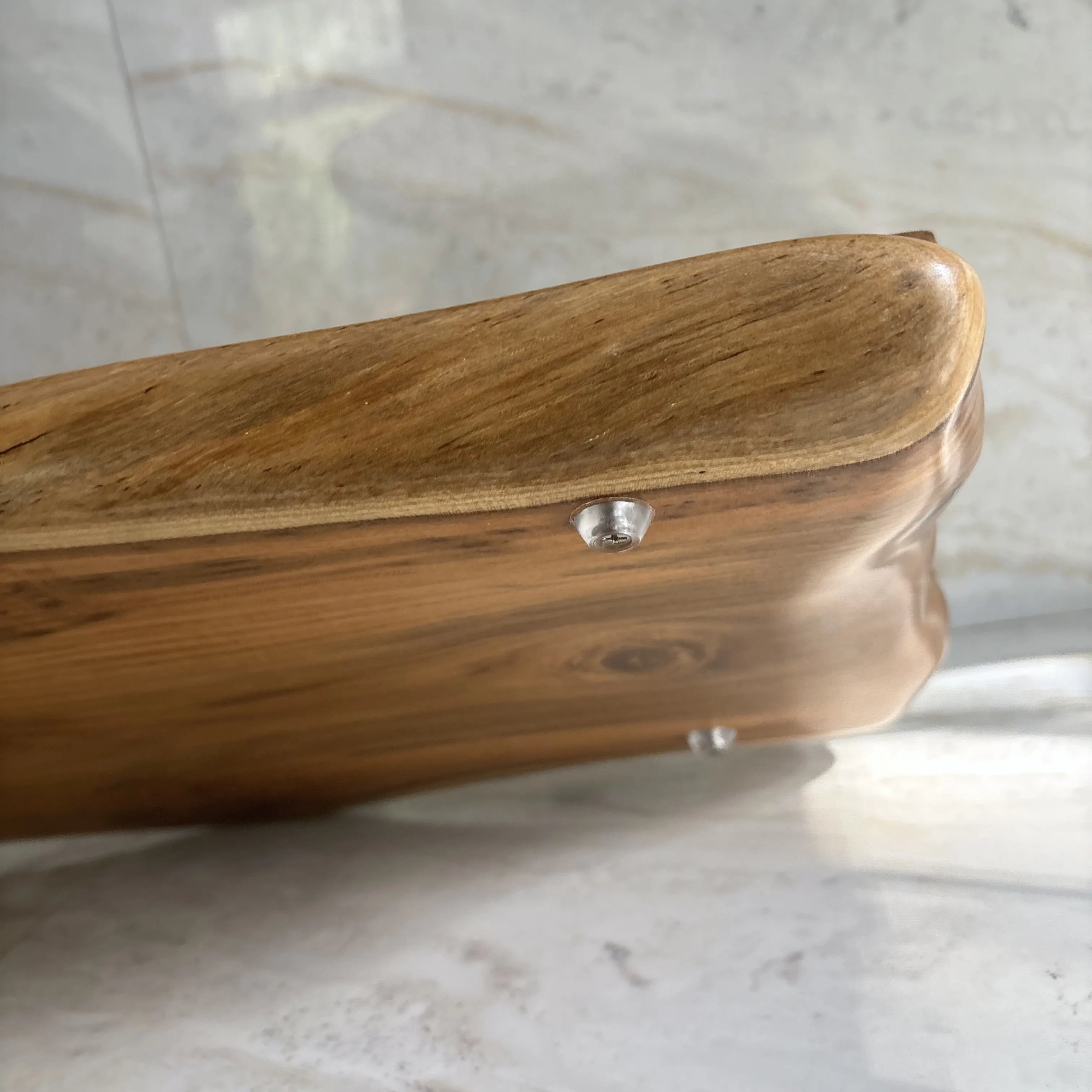 Wood Ceylon wooden serving tray corner close-up showing smooth finish and protective feet